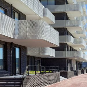 Lire la suite à propos de l’article Applications du Métal Déployé : 10 Solutions Essentielles en Architecture Moderne